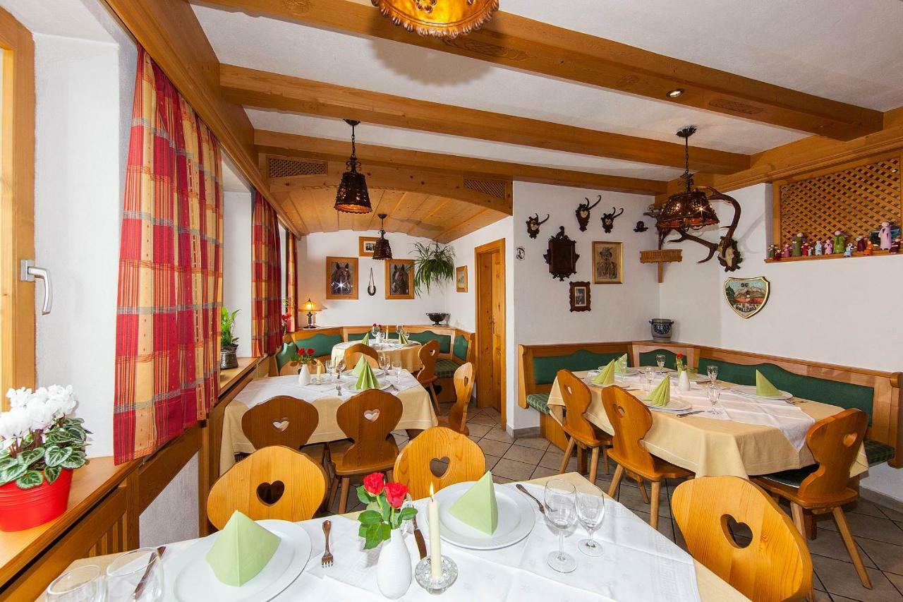 Fruehstueckspension Gaestehaus Zum Weissen Roessl Wallgau Exterior photo