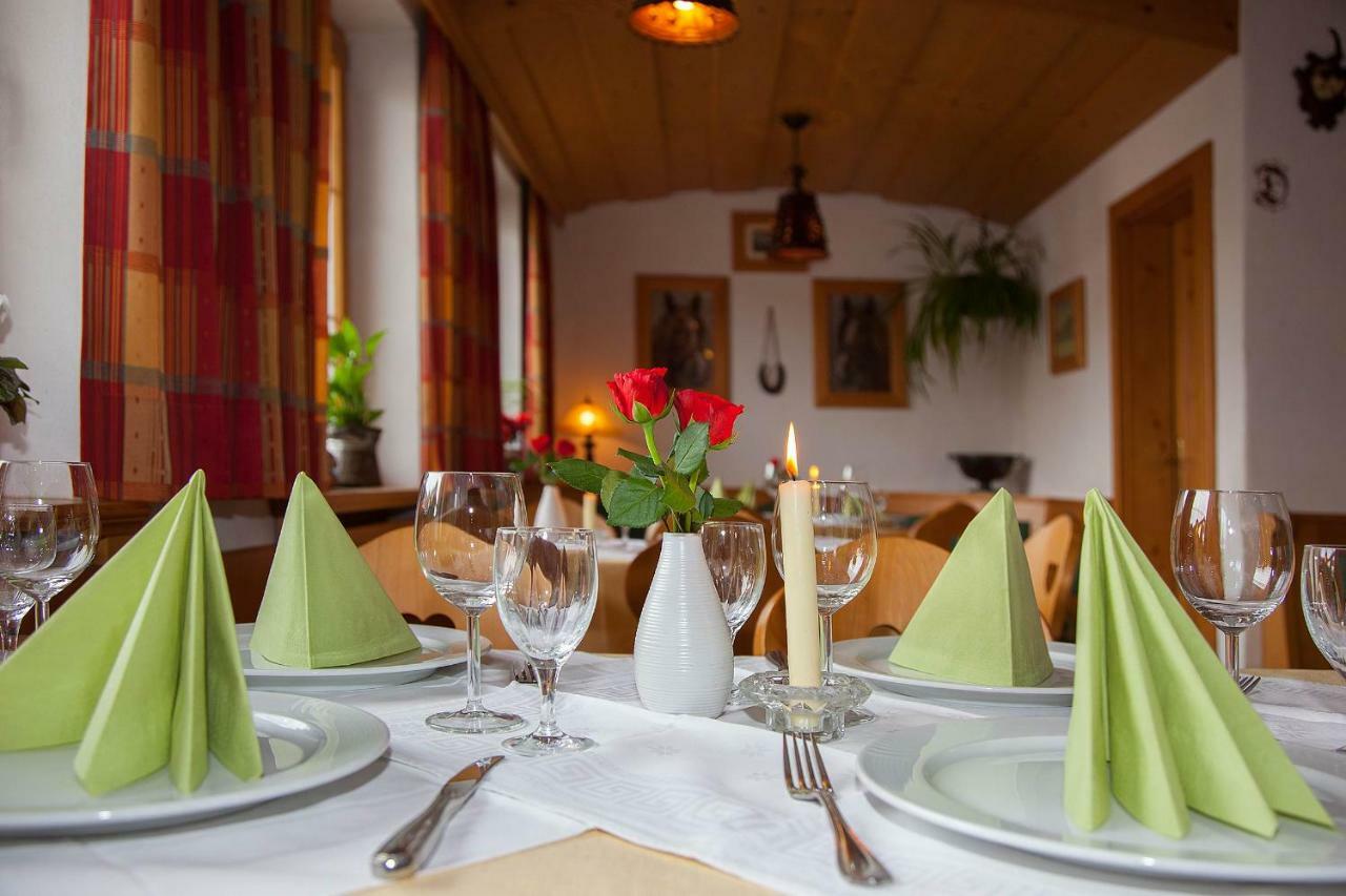 Fruehstueckspension Gaestehaus Zum Weissen Roessl Wallgau Exterior photo