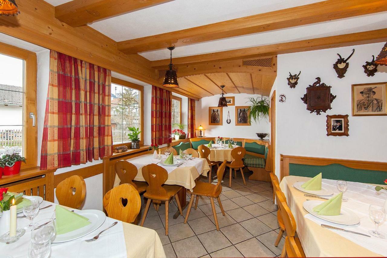 Fruehstueckspension Gaestehaus Zum Weissen Roessl Wallgau Exterior photo